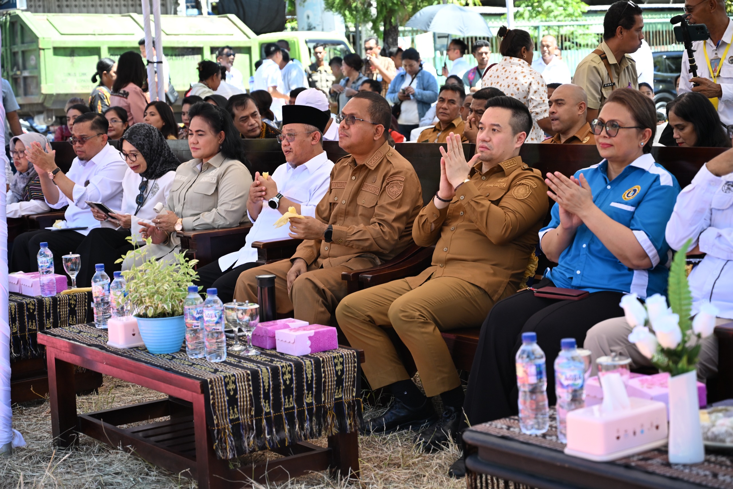 Wali Kota Kupang Christian Widodo, Mendikdasmen Abdul Mu'ti, dan Gubernur NTT Melki Laka Lena melakukan peletakan batu pertama revitalisasi TK Kristen Kota Kupang pada Senin 4 Mei 2026
