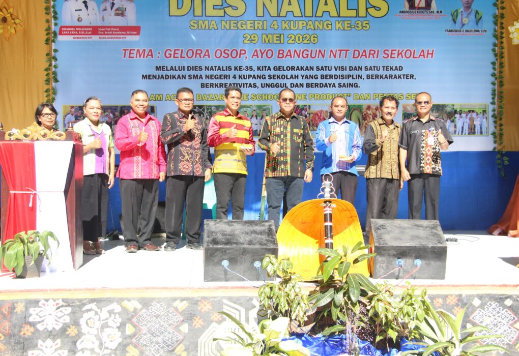 Backdrop Dies Natalis SMA Negeri 4 Kupang ke-35 29 Mei 2026 tema Gelora OSOP Ayo Bangun NTT Dari Sekolah bersama Gubernur NTT Melkiades Laka Lena