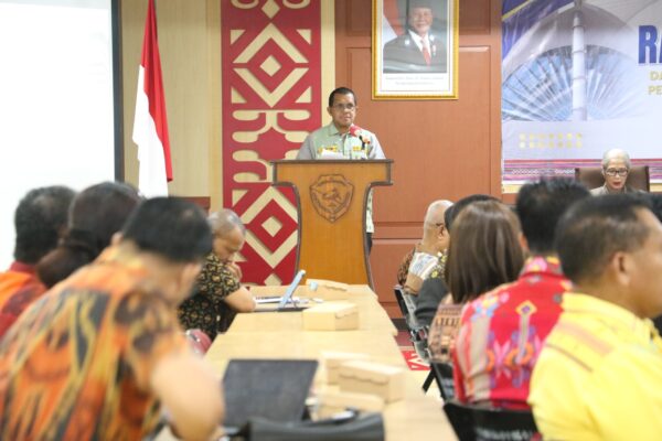 gubernur-ntt-melki-laka-lena-berpidato-di-rakor-kpk-pencegahan-kebocoran-anggaran-kupang-2026