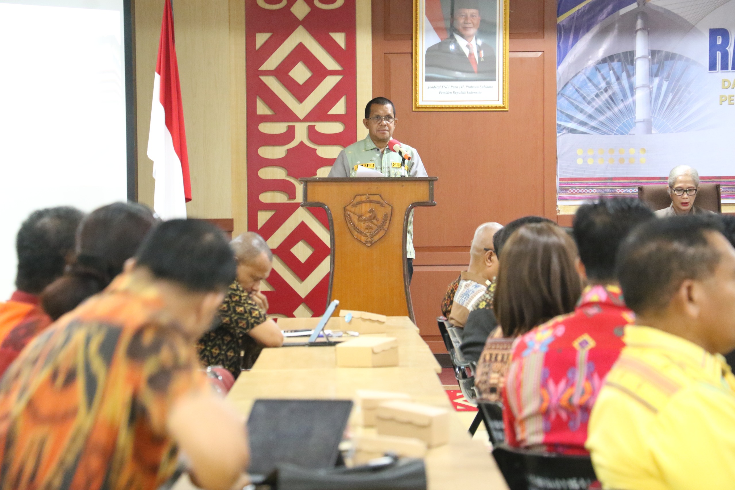 gubernur-ntt-melki-laka-lena-berpidato-di-rakor-kpk-pencegahan-kebocoran-anggaran-kupang-2026