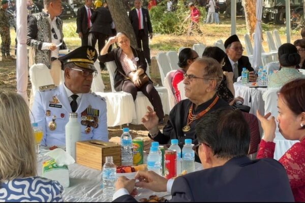 Wagub NTT Johni Asadoma berbincang dengan Presiden Timor Leste José Ramos-Horta di Dili