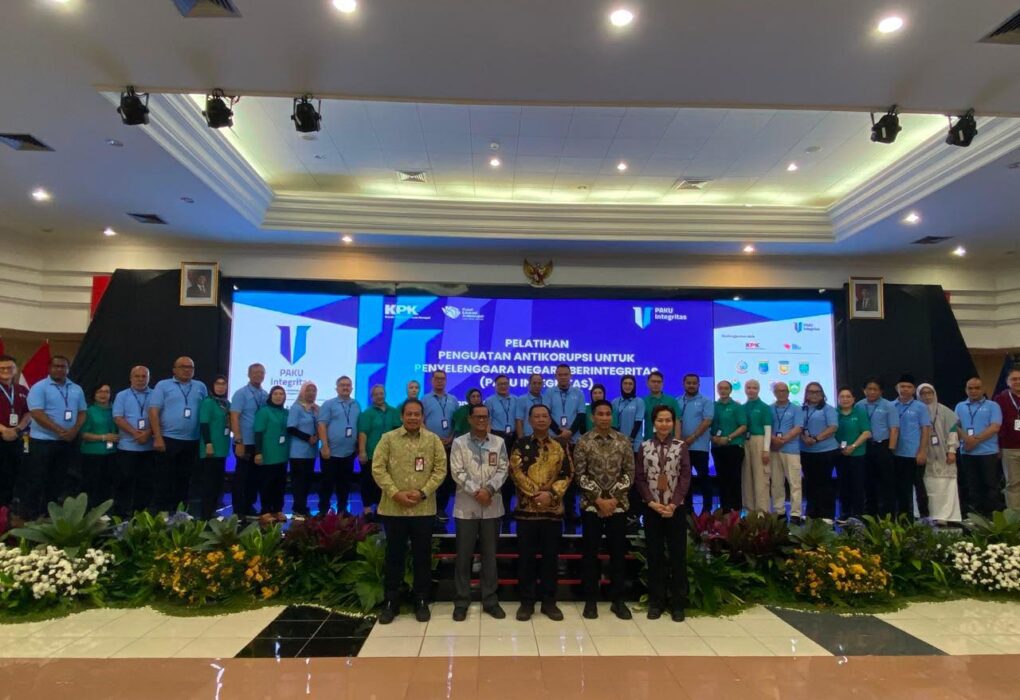 Wagub NTT Johni Asadoma dan istri Vera Christina Asadoma mengikuti Program PAKU Integritas KPK 2026 di Jakarta
