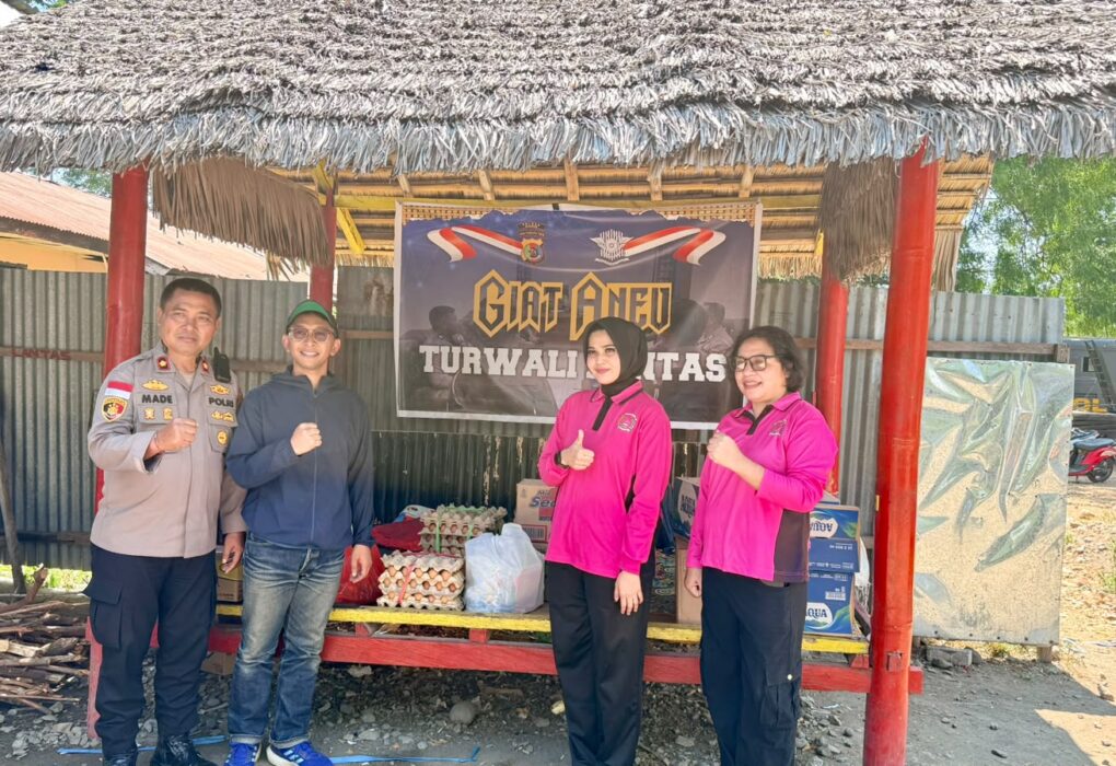 Penyerahan bantuan sembako BRI Peduli kepada korban gempa bumi di Kabupaten Nagekeo dan Ngada NTT Agustus 2026