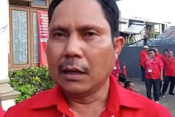 Yunus Takandewa Ketua DPD PDI Perjuangan NTT saat mengeluarkan instruksi penanganan darurat gempa bumi Flores 19 Agustus 2026